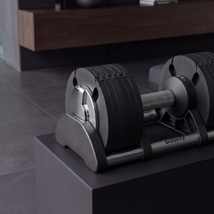 Adjustable Dumbbells with Quick Weight Change, Space-Saving Dumbbell Set with Anti‑Slip Handle, Secure Locking System, Heavy‑Duty Plates & Base for Home Workout and Strength Training